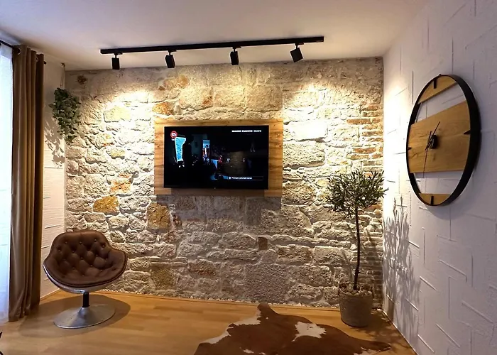 Erin Center - New Renovated Διαμέρισμα *